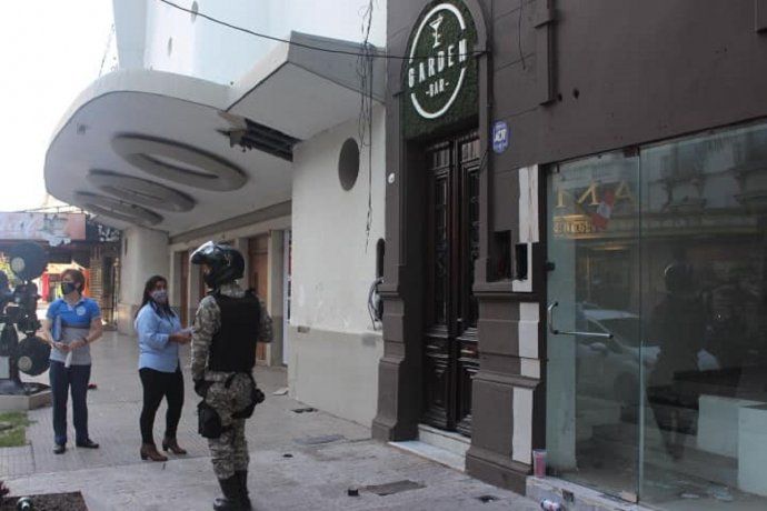 Cortaron la luz de un bar en el que había 50 personas