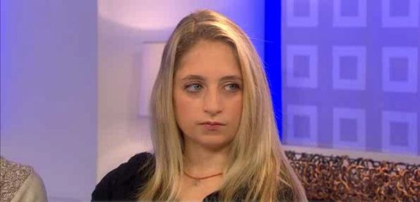 Por una enfermedad, una adolescente durmió 64 días seguidos