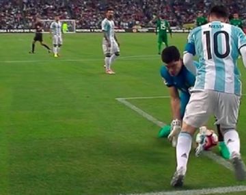 ¿Qué dijo el arquero de Bolivia después del caño que le tiró Messi?