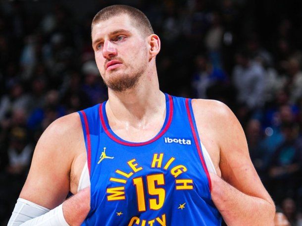 Impresionante: Nikola Jokic clavó un triple desde 20 metros y marcó un récord histórico