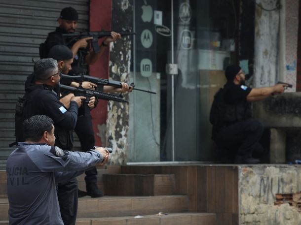 Fotos y videos: así fue el megaoperativo en Río de Janeiro contra el grupo narco Comando Vermelho Fotos y videos: así fue el megaoperativo en Río de Janeiro contra el grupo narco Comando Vermelho
