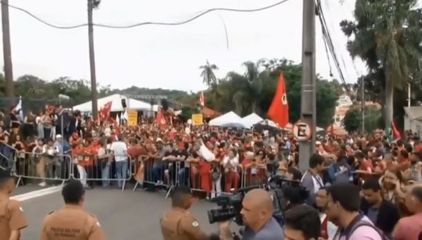 EN VIVO: Miles de personas celebran la libertad de Lula da Silva