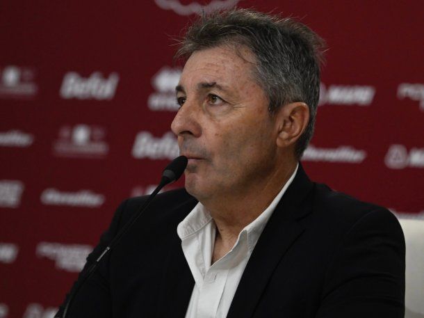 Frank Kudelka presentó su renuncia y dejó de ser el DT de Lanús