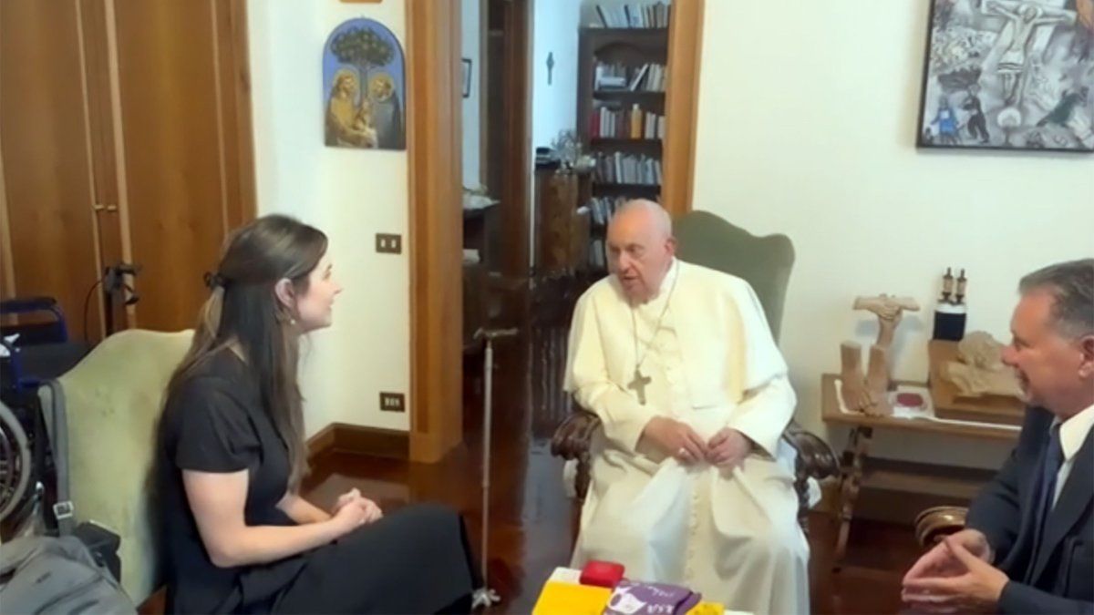 El papa Francisco recibió a la nieta de una de las víctimas del genocida Alfredo Astiz
