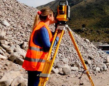 Ofrecen becas para estudiar Agrimensura: cómo postularse