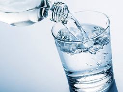 Cómo es el truco casero que explica cómo limpiar un vaso y que quede impecable Cómo es el truco casero que explica cómo limpiar un vaso y que quede impecable