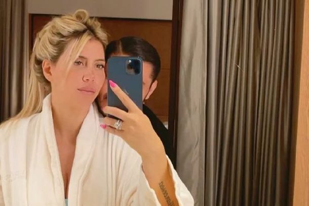 El video de Mauro Icardi con Wanda Nara en bata desde Dubái
