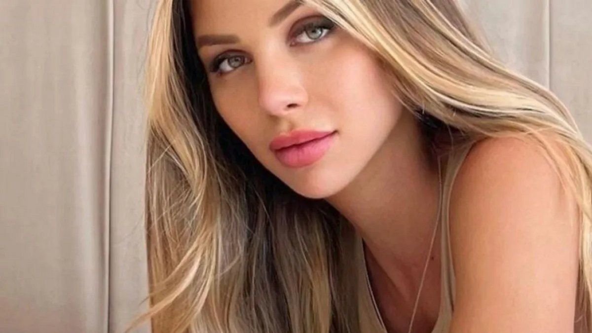 Romina Malaspina deja poco librado a la imaginación con su microbikini