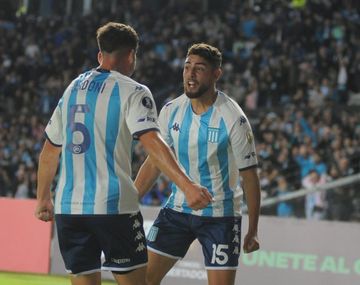 Partidazo en Avellaneda: Racing sufrió pero ganó sobre la hora y es líder