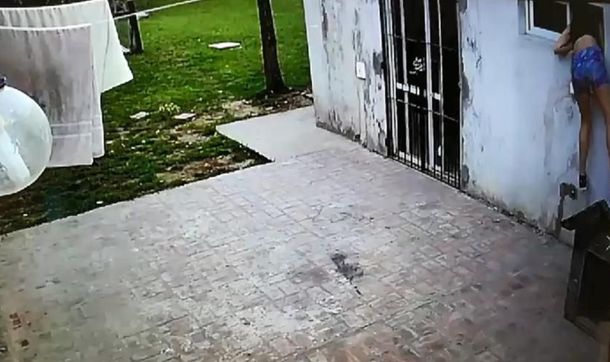 Hartos de los robos, pusieron una cámara y descubrieron que una vecina era la ladrona