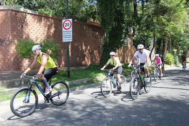 Ciclistas imprudentes: el 72% no se detiene en semáforos en rojo