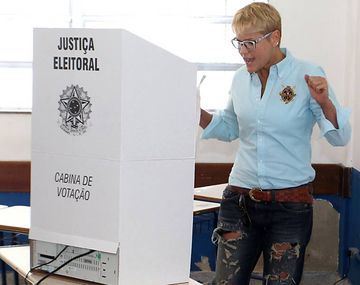Así votaron los famosos en Brasil