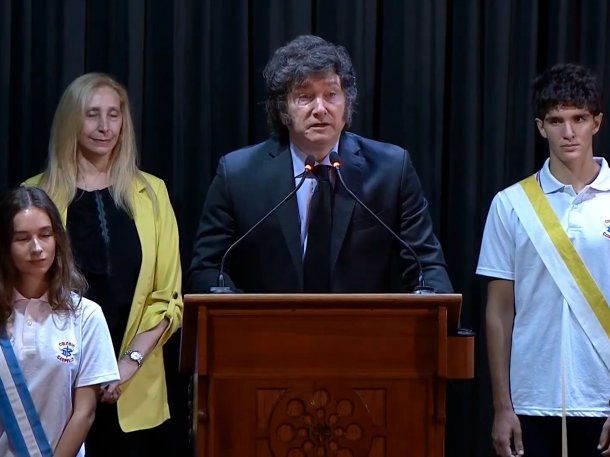 El llanto de Javier Milei al ver emocionada a Sandra Pettovello en el Instituto Cardenal Copello