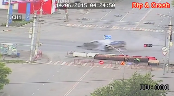 VIDEO: Terrible choque en Siberia visto desde dos ángulos