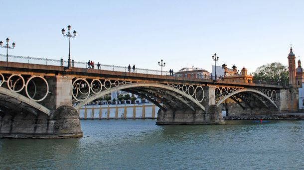 #SelfieMortal: una joven se quiso sacar una foto en un puente, se cayó y se murió