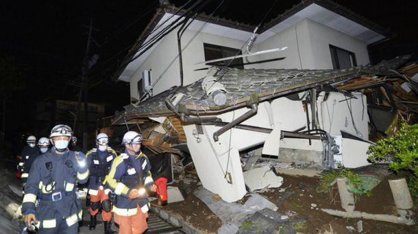 Dos muertos y docenas de heridos por un sismo de 6,5 grados en Japón