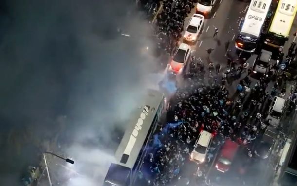 El impresionante recibimiento de los hinchas al micro de Racing