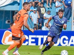 En un gran partido, Atlético venció 3-2 a Gimnasia en Tucumán y salió del fondo