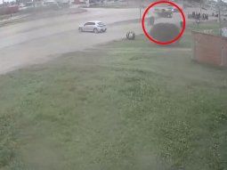 corria una picada, choco contra una camioneta a toda velocidad y ahora esta en estado critico: el video corria una picada, choco contra una camioneta a toda velocidad y ahora esta en estado critico: el video