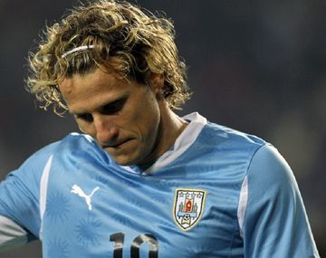 Diego Forlán anunció su retiro del fútbol
