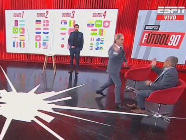 Oscar Ruggeri sorprendió a sus compañeros al recrear en vivo el cachetazo de Will Smith