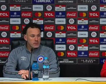 Insólito: Milito se enteró de la expulsión de Montiel en conferencia de prensa