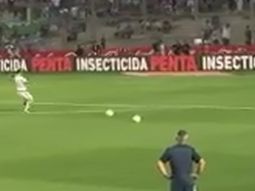 El hincha grabó el momento justo del terrible golazo desde la tribuna El hincha grabó el momento justo del terrible golazo desde la tribuna