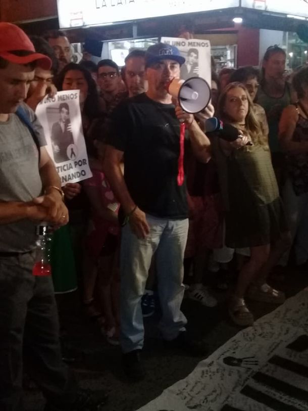 Gustavo Pastorizzo encabezando la marcha