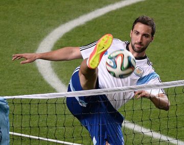 ¿Por qué Higuaín no practica con los titulares de Argentina?