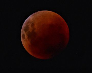 Las fotos del eclipse total de Luna de este domingo