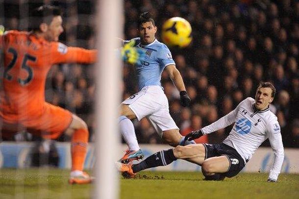 Gol y lesión de Agüero para el City que goleó y es puntero
