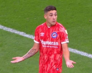 El explicación del árbitro sobre la expulsión de Santiago Montiel en Argentinos Juniors