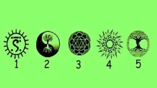 Este test te invita a elegir uno de varios símbolos místicos.