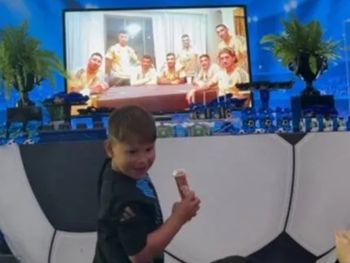 Sorpresa de cumple para el hijo del Dibu: la emoción al ver a Messi