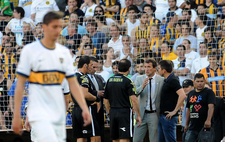 ¿Qué decía la remera que le tiraron al Vasco Arruabarrena en Rosario?