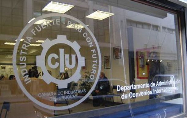 La Cámara de Industrias del Uruguay (CIU) expresó su opinión sobre la propuesta de que las operaciones inmobiliarias sean en Unidades Indexadas (UI) en lugar de dólares.