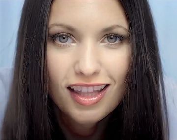 Polémica por una publicidad de Sony que fue considerada casi porno