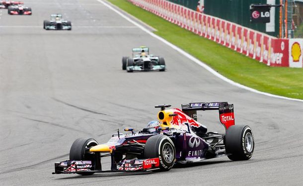Vettel ganó el Gran Premio de Bélgica y lidera el certamen