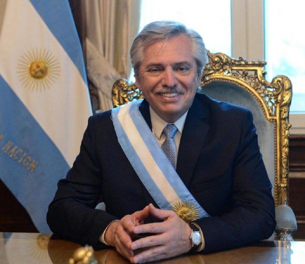 El presidente en su primera foto sentado en el sillón que usara su antecesor Julio Argentino Roca
