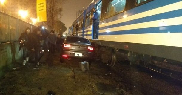Otro accidente en una barrera del tren Sarmiento