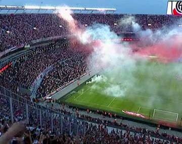 El estadio Monumental habló: ovación a Gallardo y silbidos a los jugadores