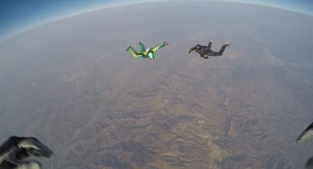 Un hombre se tiró desde más de 7 mil metros de altura sin paracaídas