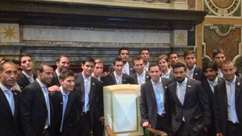 los jugadores de la seleccion, fascinados con el papa los jugadores de la seleccion, fascinados con el papa