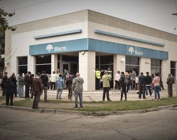 Los bancos nacionales se diferencian de los extranjeros y dicen que prestan más