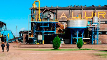 Alcoholes del Uruguay (ALUR) solicitó una línea de crédito por 50 millones de dólares. Alcoholes del Uruguay (ALUR) solicitó una línea de crédito por 50 millones de dólares.