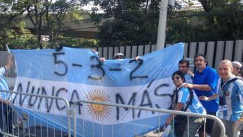 la bandera de la polemica: la gente no quiere el esquema de sabella la bandera de la polemica: la gente no quiere el esquema de sabella