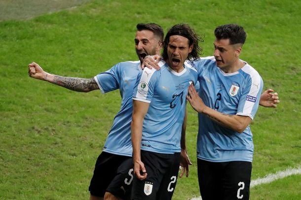 Uruguay le ganó 4 a 0 a Ecuador en su debut