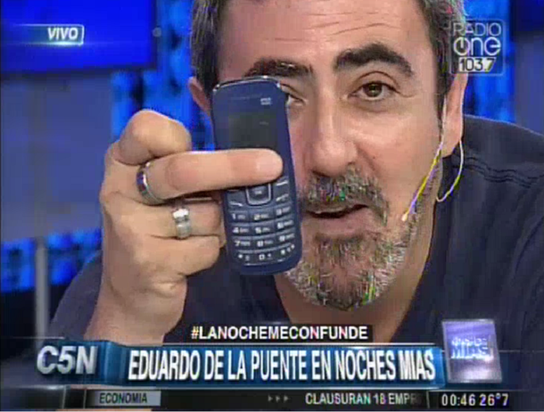 ¿De qué famoso conductor es este celular?