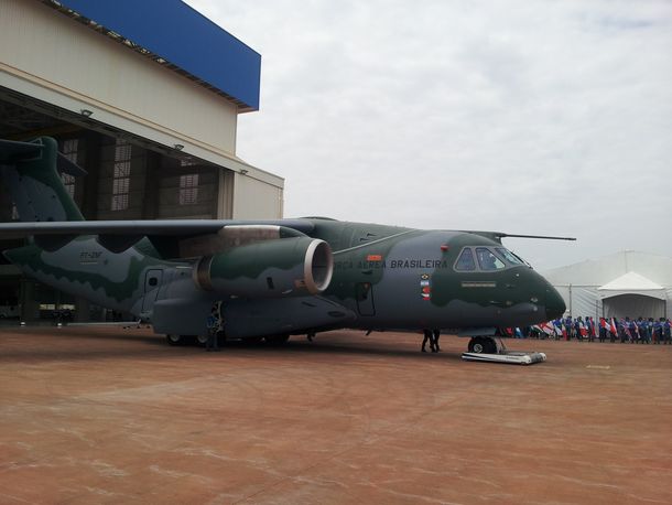 Brasil presentó un avión militar de avanzada, fruto de la alianza con Argentina