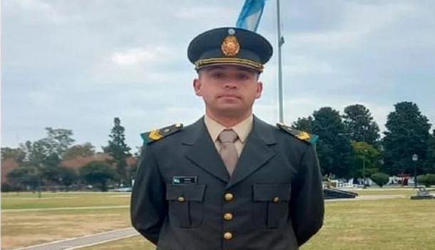 Otra ceremonia de bautismo militar violenta: le rompieron la columna a un cabo